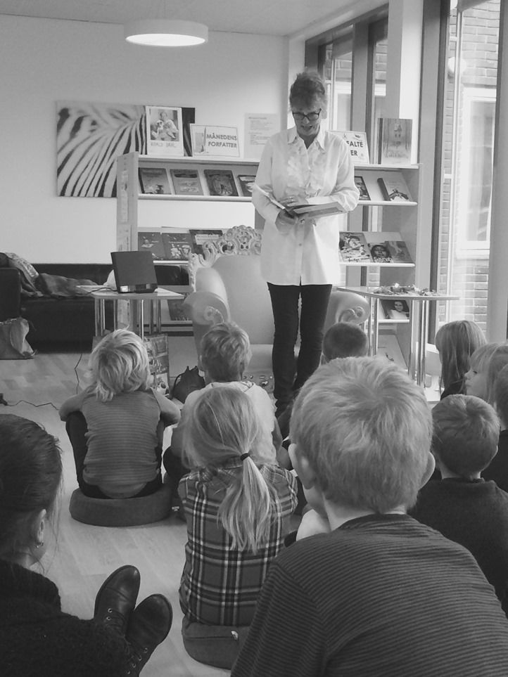 Minken Fossheim leser for barna